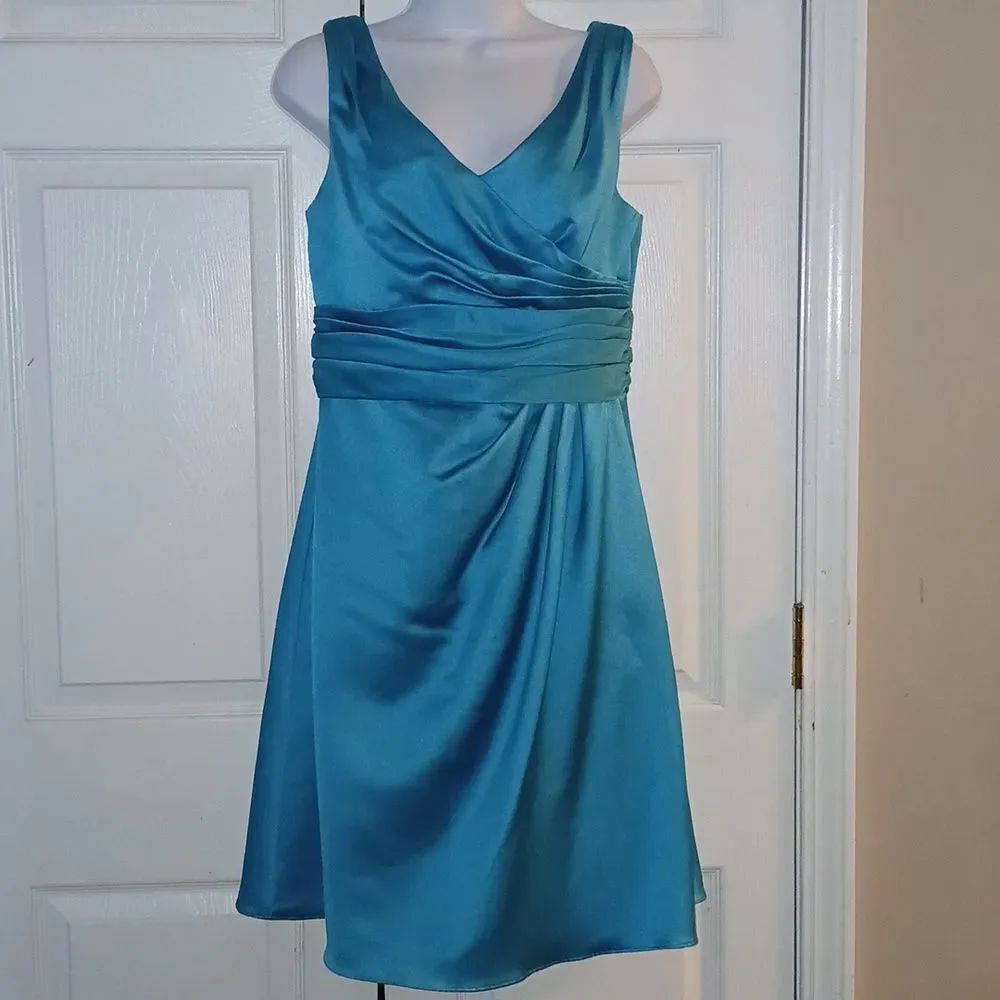 Davids Bridal short sleeveless satin dress with ruched waist semi formal Sz 8